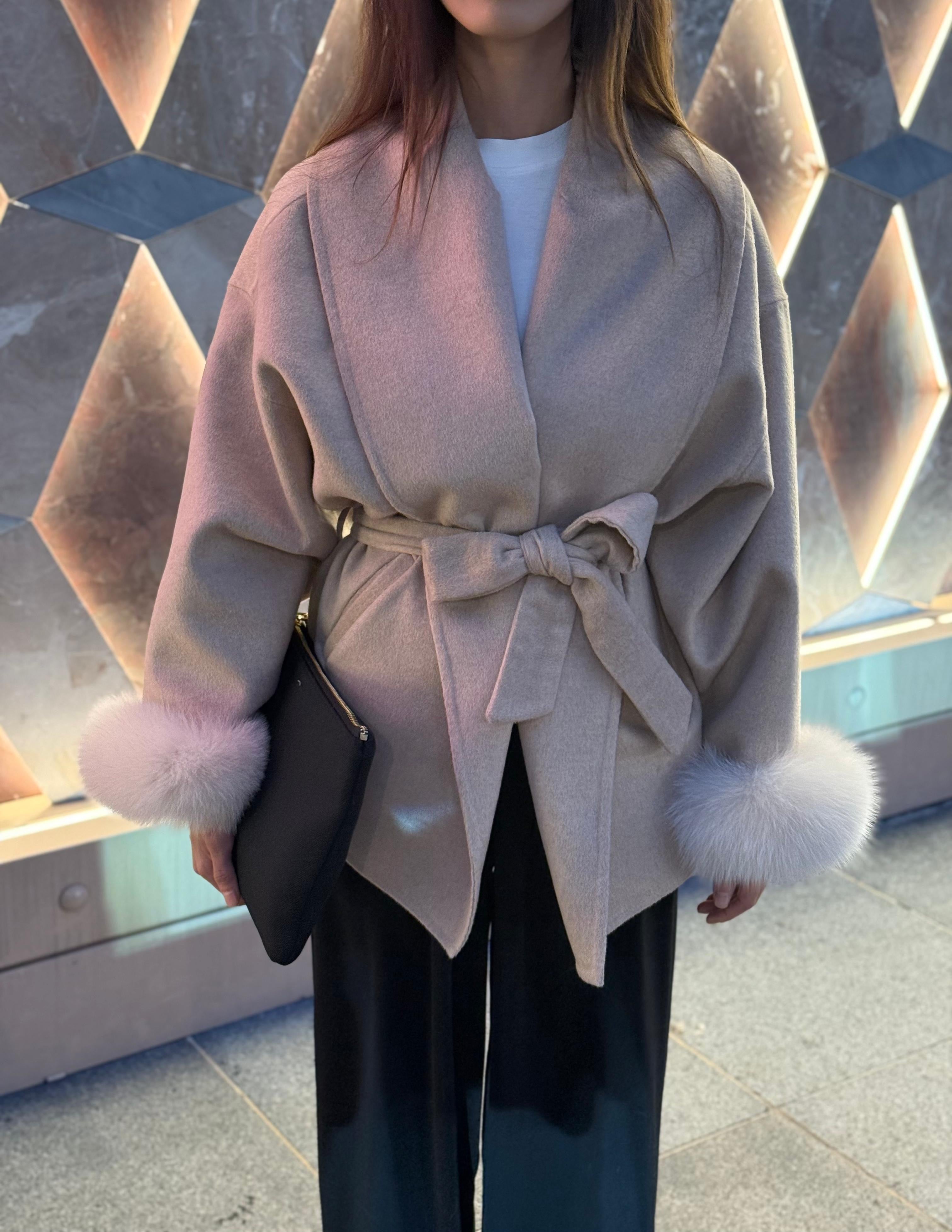 Seréna – Kürk Manşetli Kemerli Kaşe Ceket