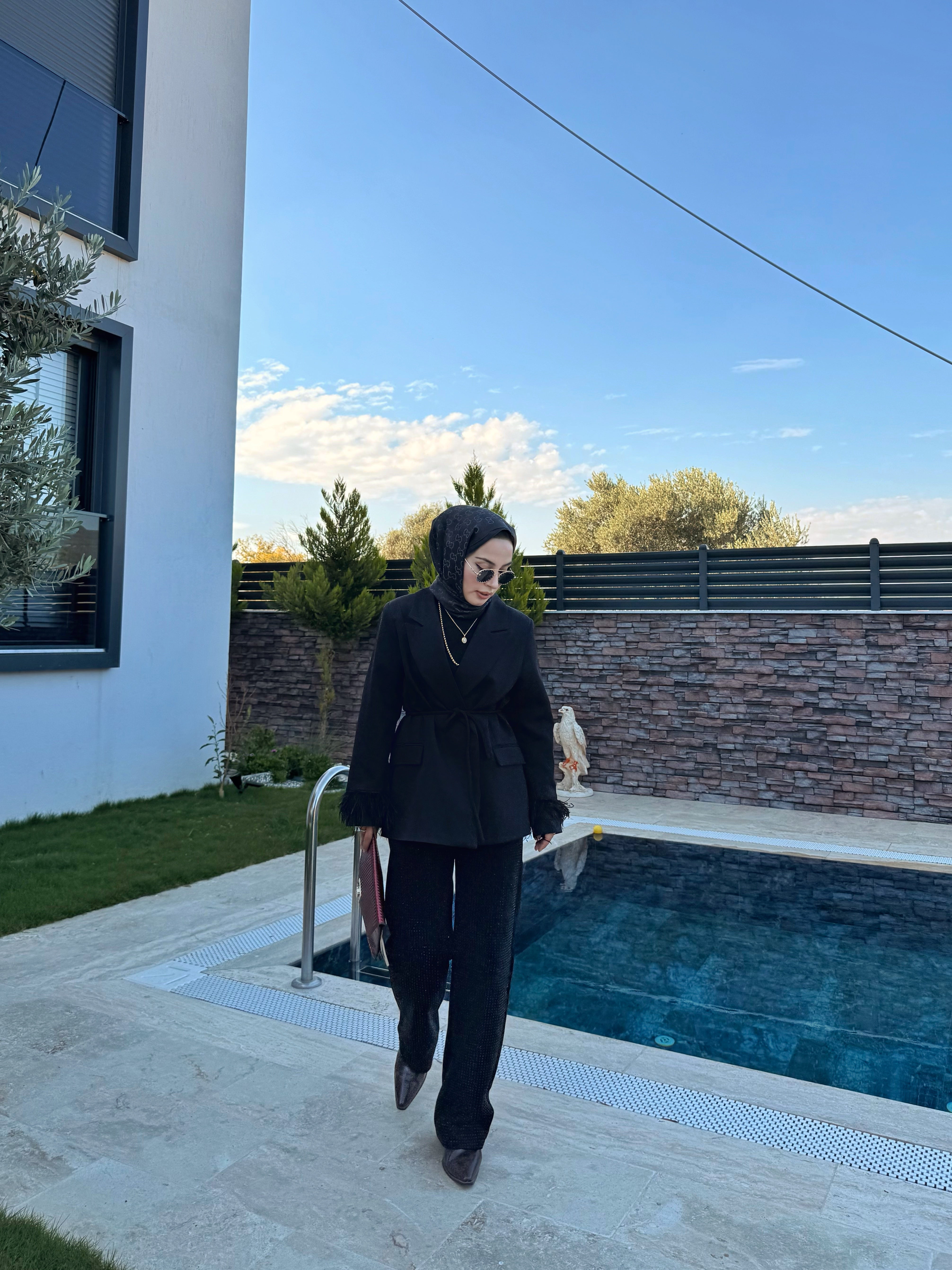 Midnight Poise – Otriş Detaylı Blazer Ceket