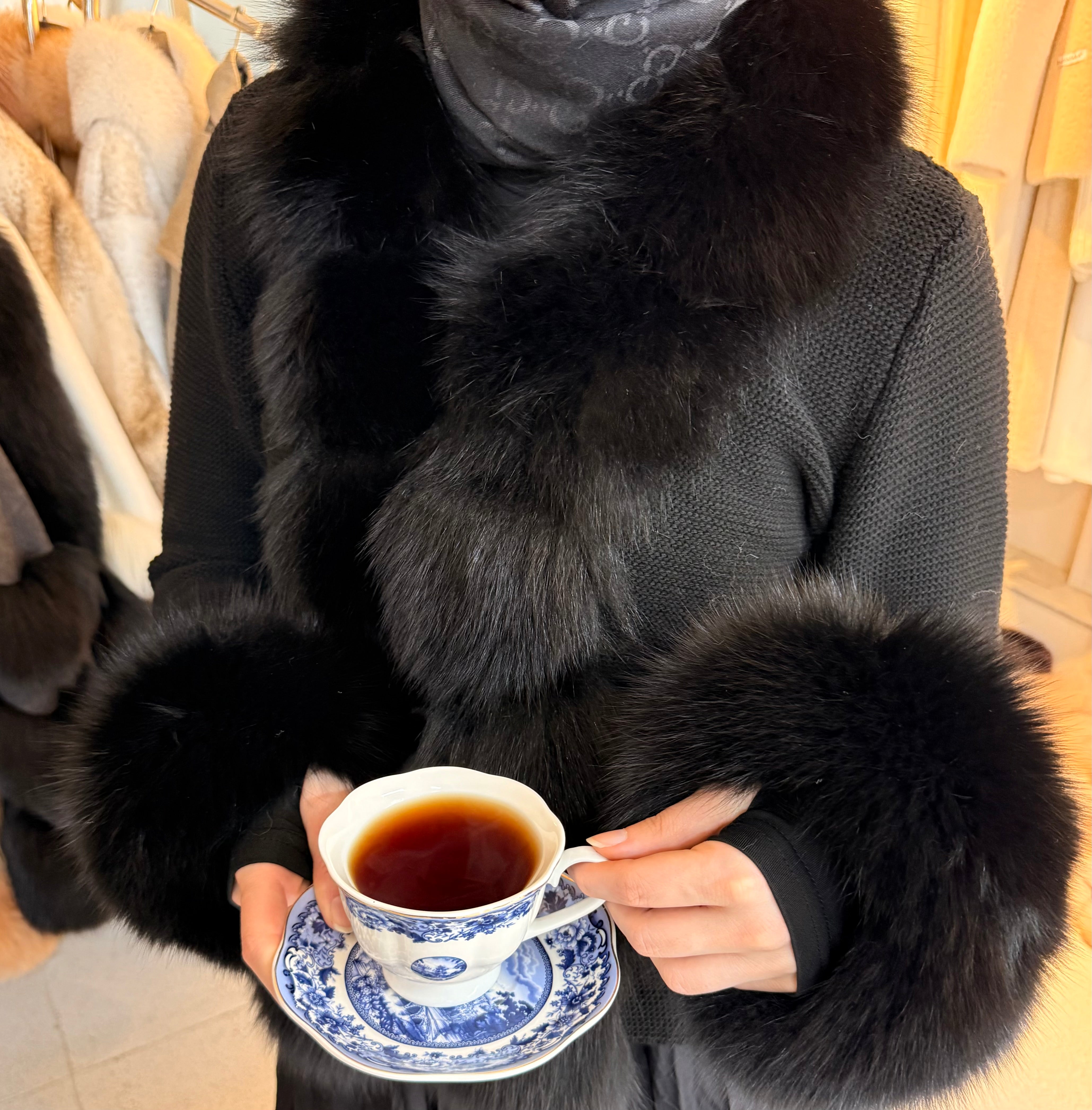 Fur Charm Siyah- Premium Tilki Kürkü Hırka